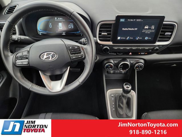 Used 2025 Hyundai Venue SEL image 27
