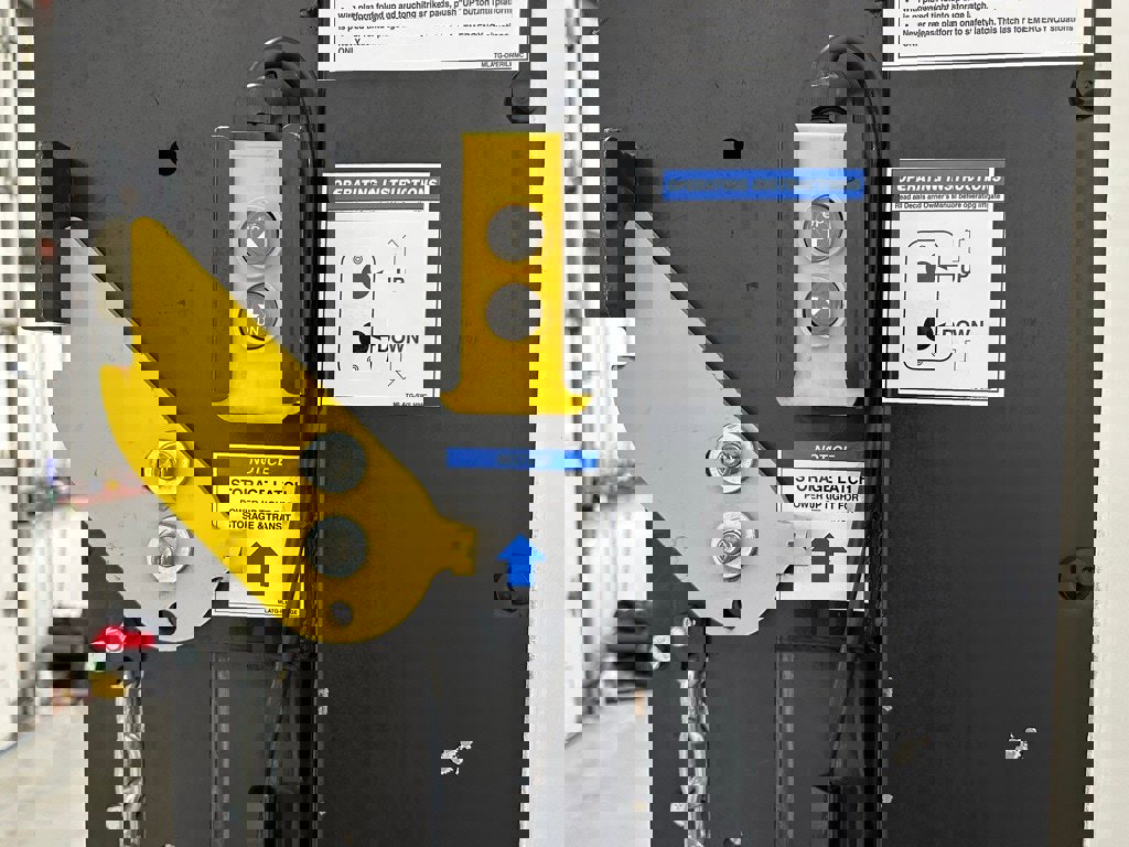 Used 2022 Chevrolet Express 3500 w/ Power Convenience Package image 34