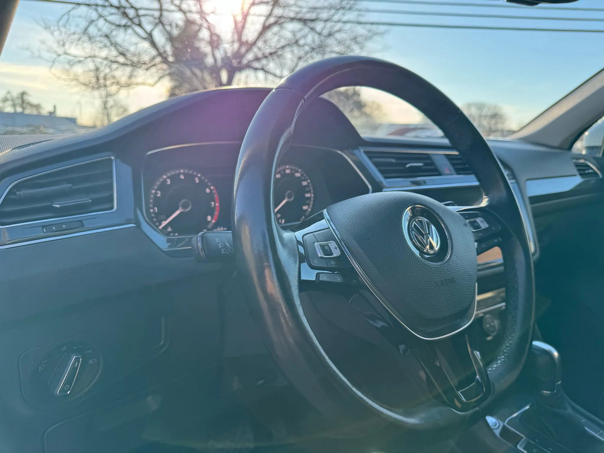 Used 2019 Volkswagen Tiguan SEL Premium w/ 3rd Row Seat Package image 22