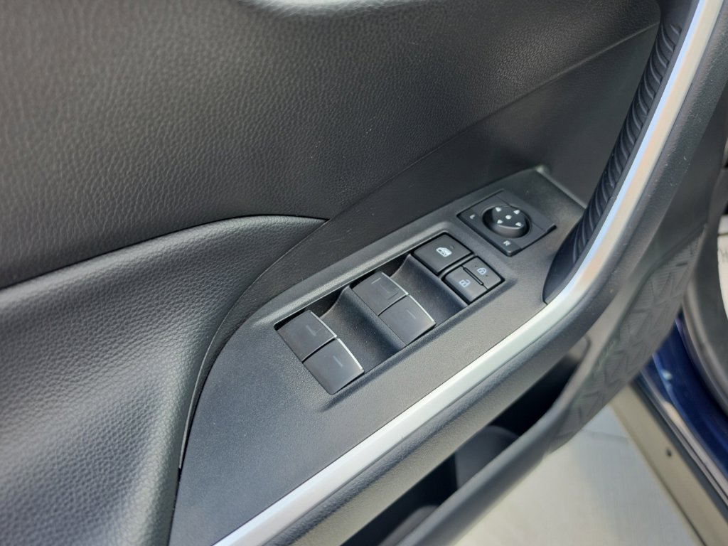 Used 2025 Toyota RAV4 XLE AWD/4WD image 13