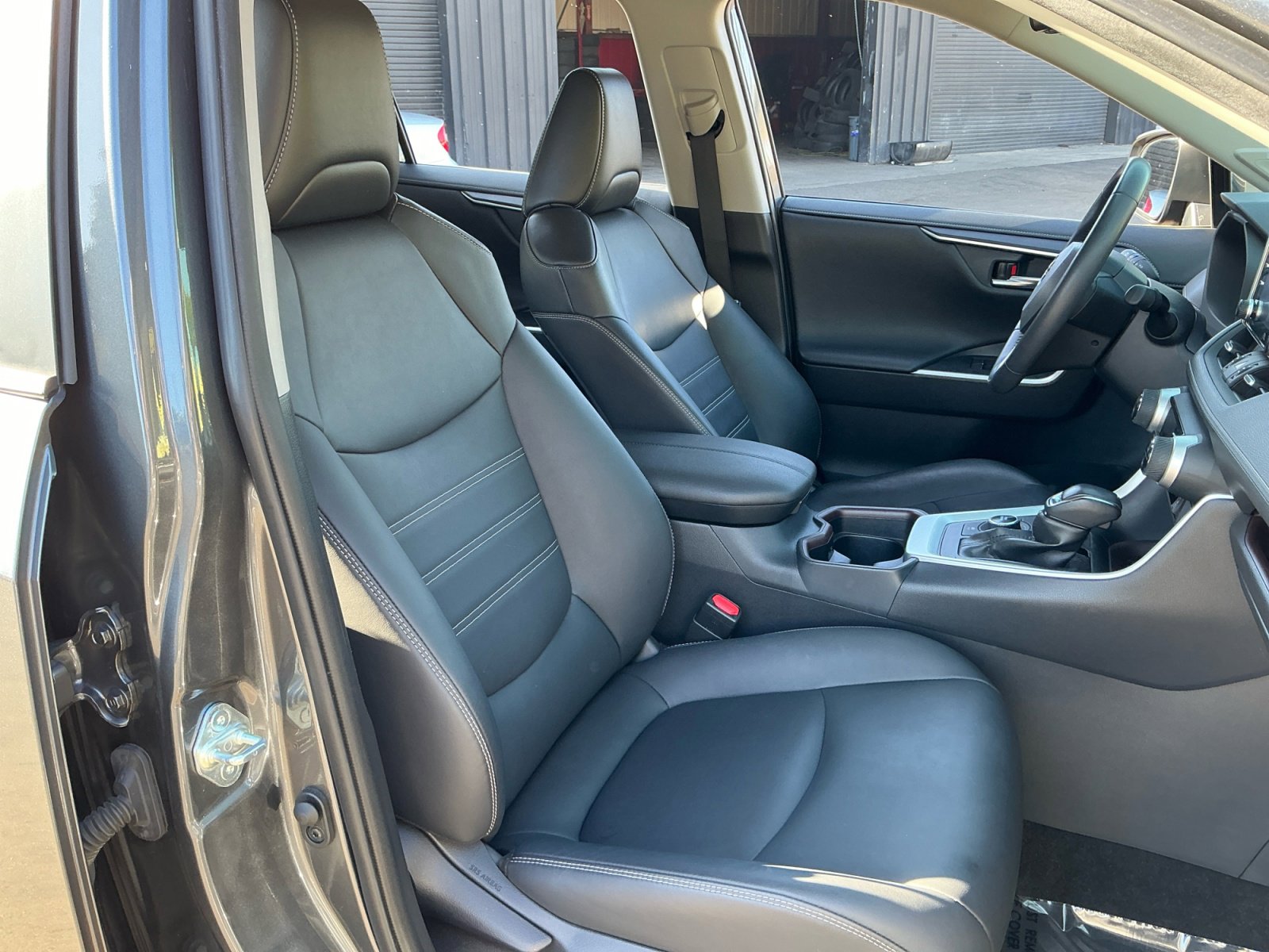 Used 2019 Toyota RAV4 Limited image 22