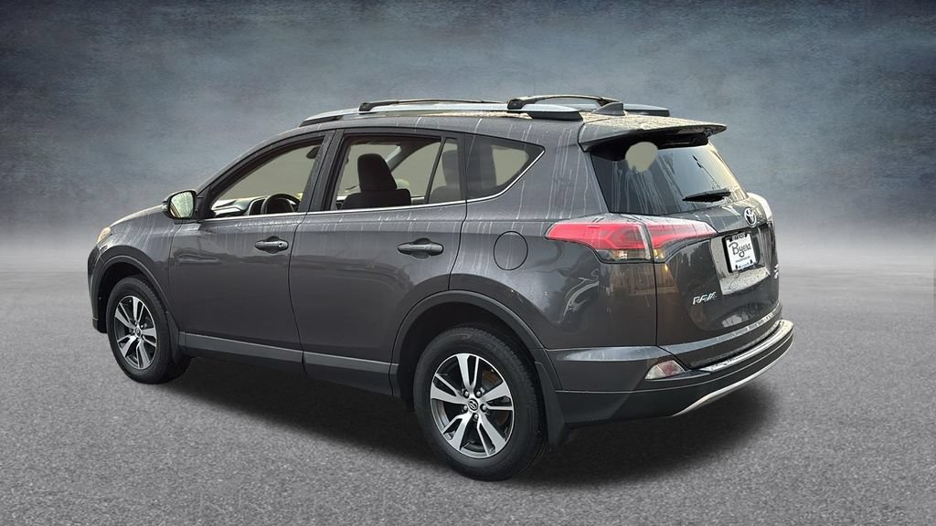 Used 2018 Toyota RAV4 XLE AWD/4WD image 6