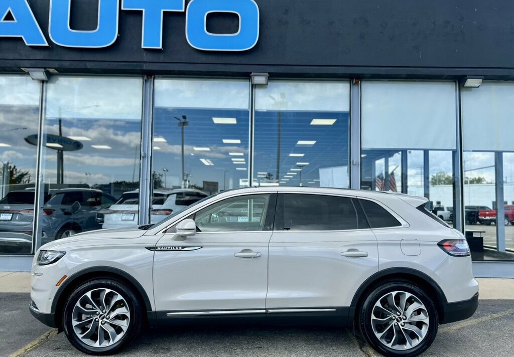 Used 2022 Lincoln Nautilus Reserve w/ Equipment Group 201A FWD image 33