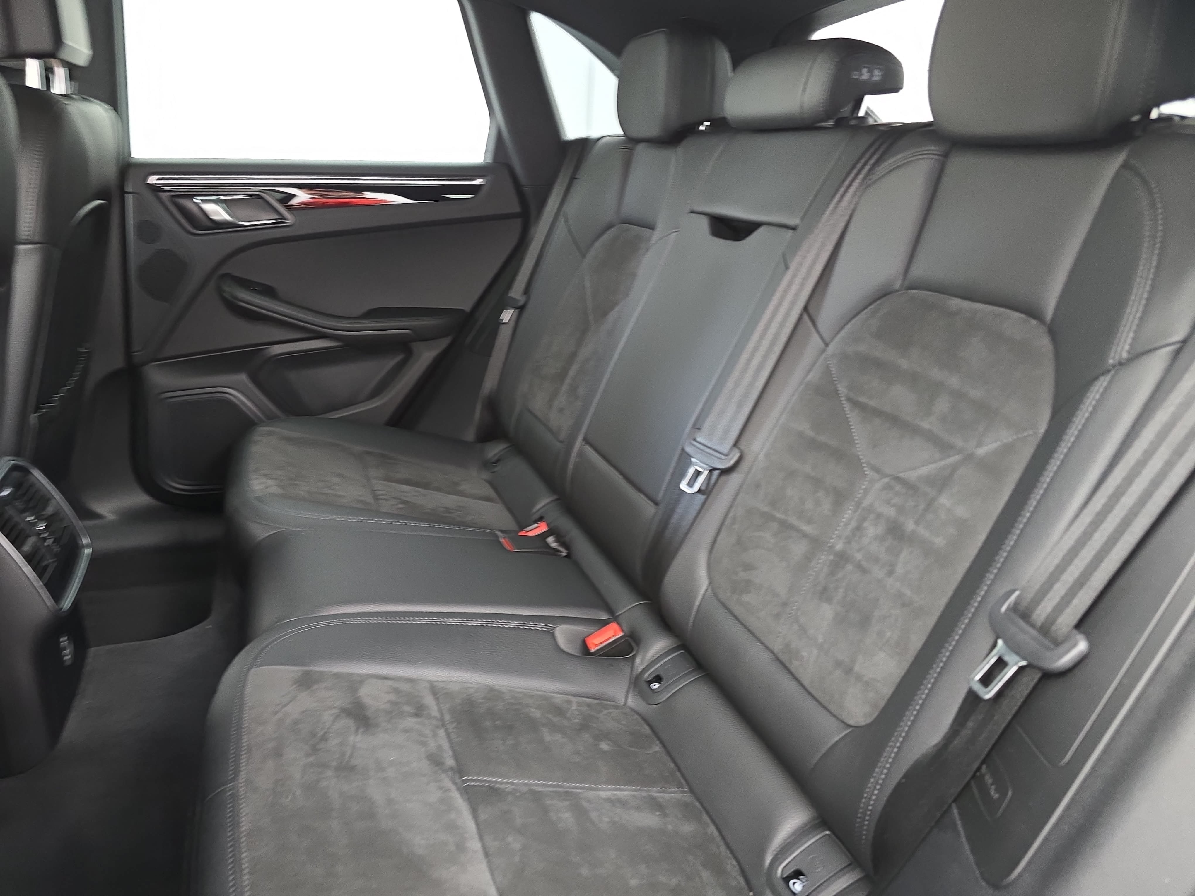 Used 2020 Porsche Macan AWD/4WD image 14