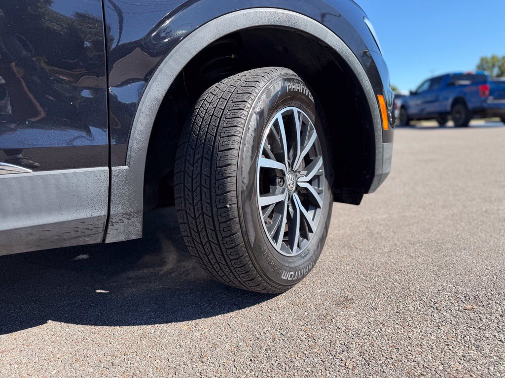 Used 2018 Volkswagen Tiguan SE w/ Panoramic Sunroof Package AWD/4WD image 8