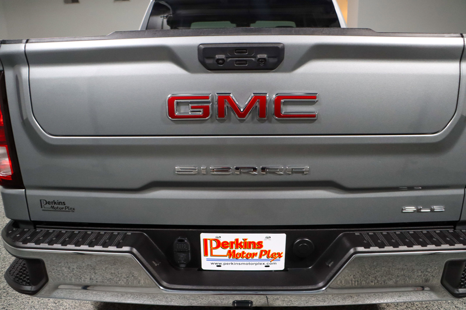 Used 2024 GMC Sierra 1500 SLE image 8