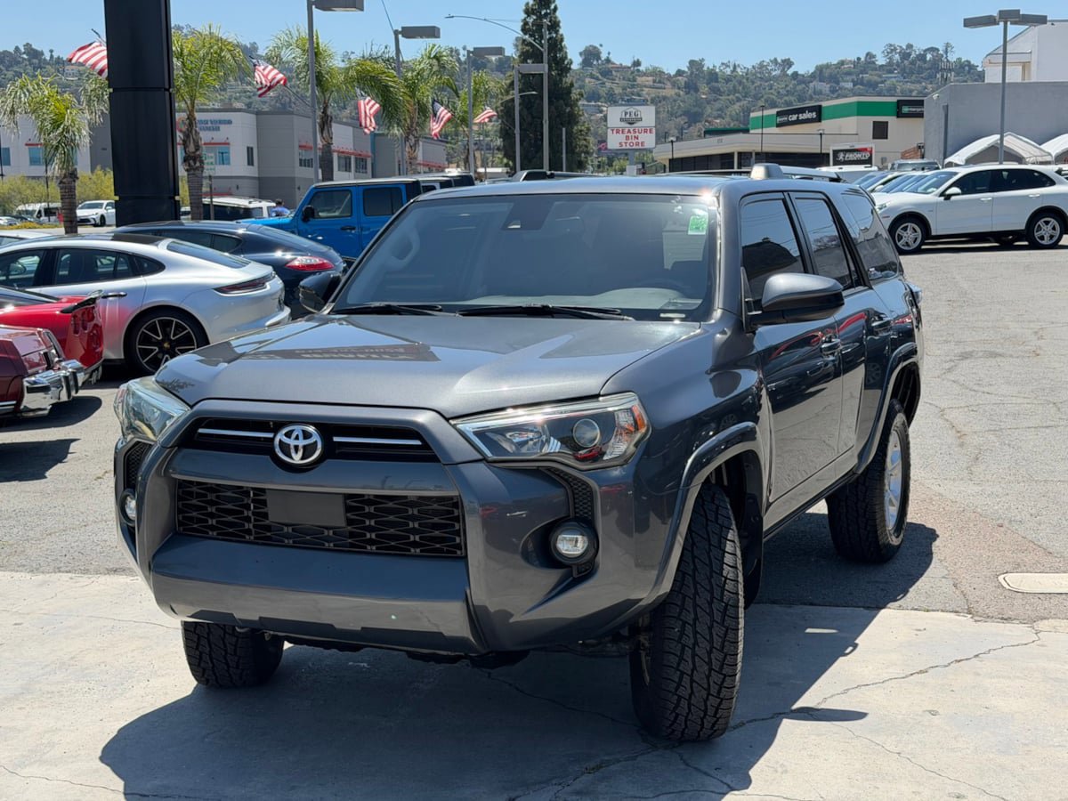 Used 2022 Toyota 4Runner SR5 AWD/4WD image 5