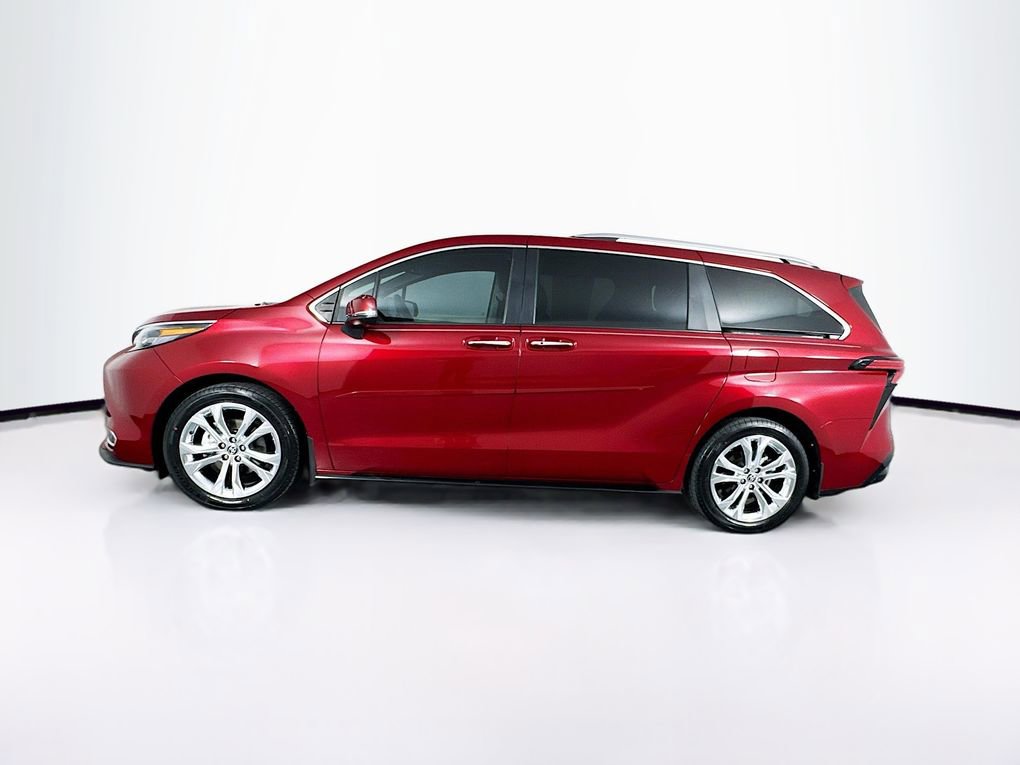 Used 2024 Toyota Sienna Platinum FWD image 6