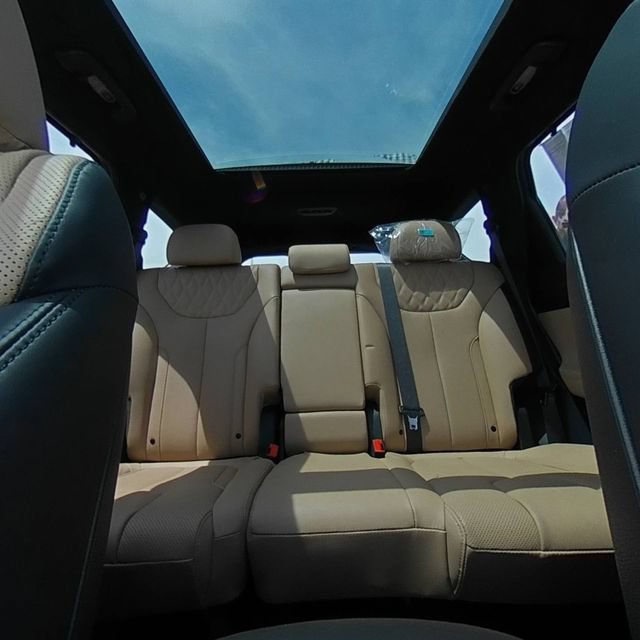 Used 2023 Hyundai Santa Fe Calligraphy AWD/4WD image 17