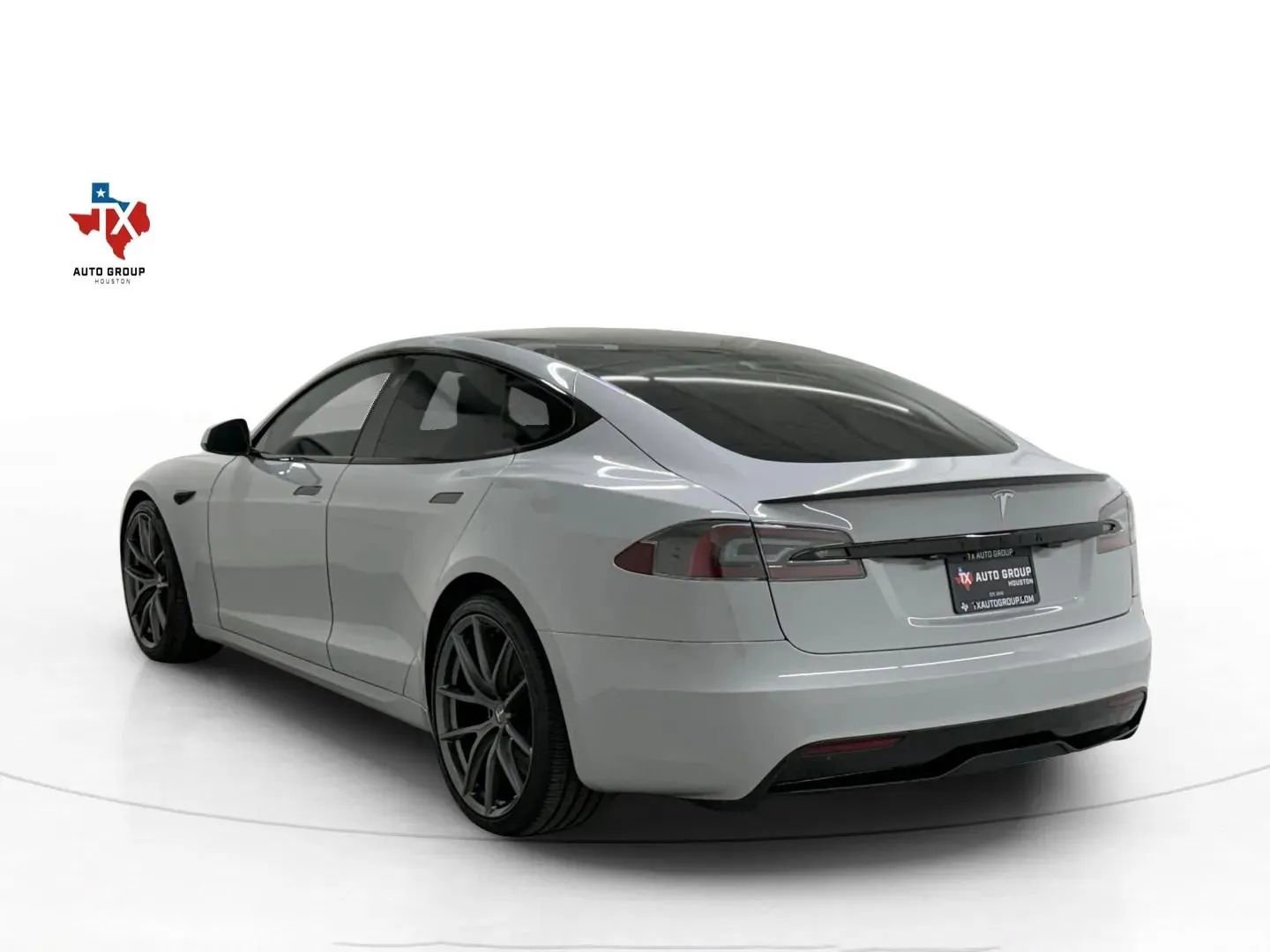 Used 2022 Tesla Model S Plaid image 4