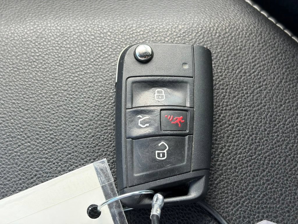 Used 2025 Volkswagen Jetta Sport FWD image 32
