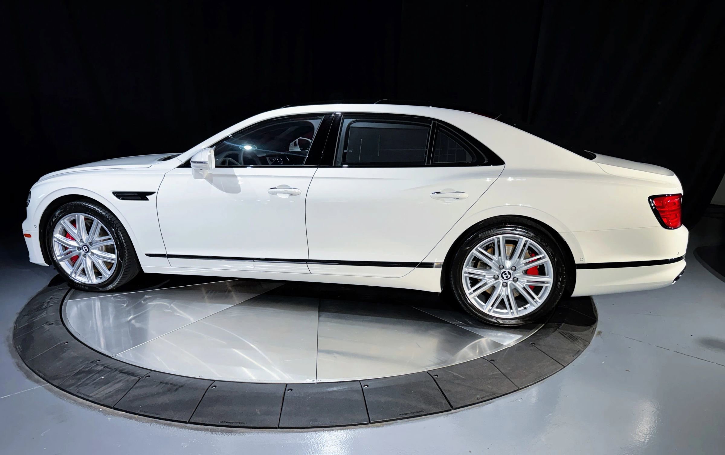 Used 2023 Bentley Flying Spur V8 AWD/4WD image 5