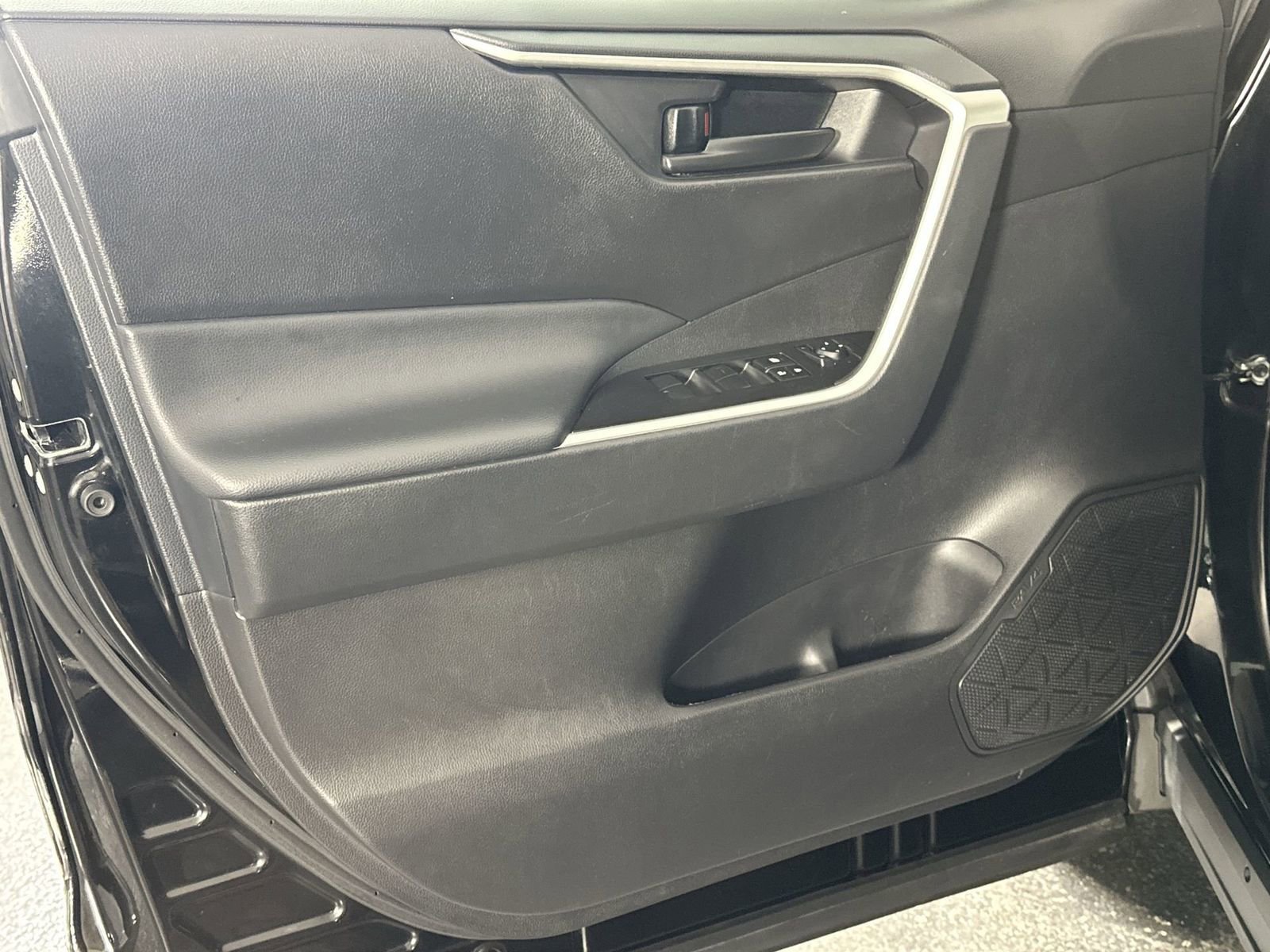 Used 2024 Toyota RAV4 LE FWD image 28