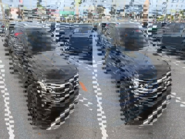 Certified 2023 Volkswagen Atlas Cross Sport SE w/ Black Wheel Package image 2