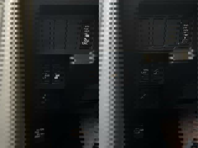 Used 2022 Nissan Frontier SV image 21