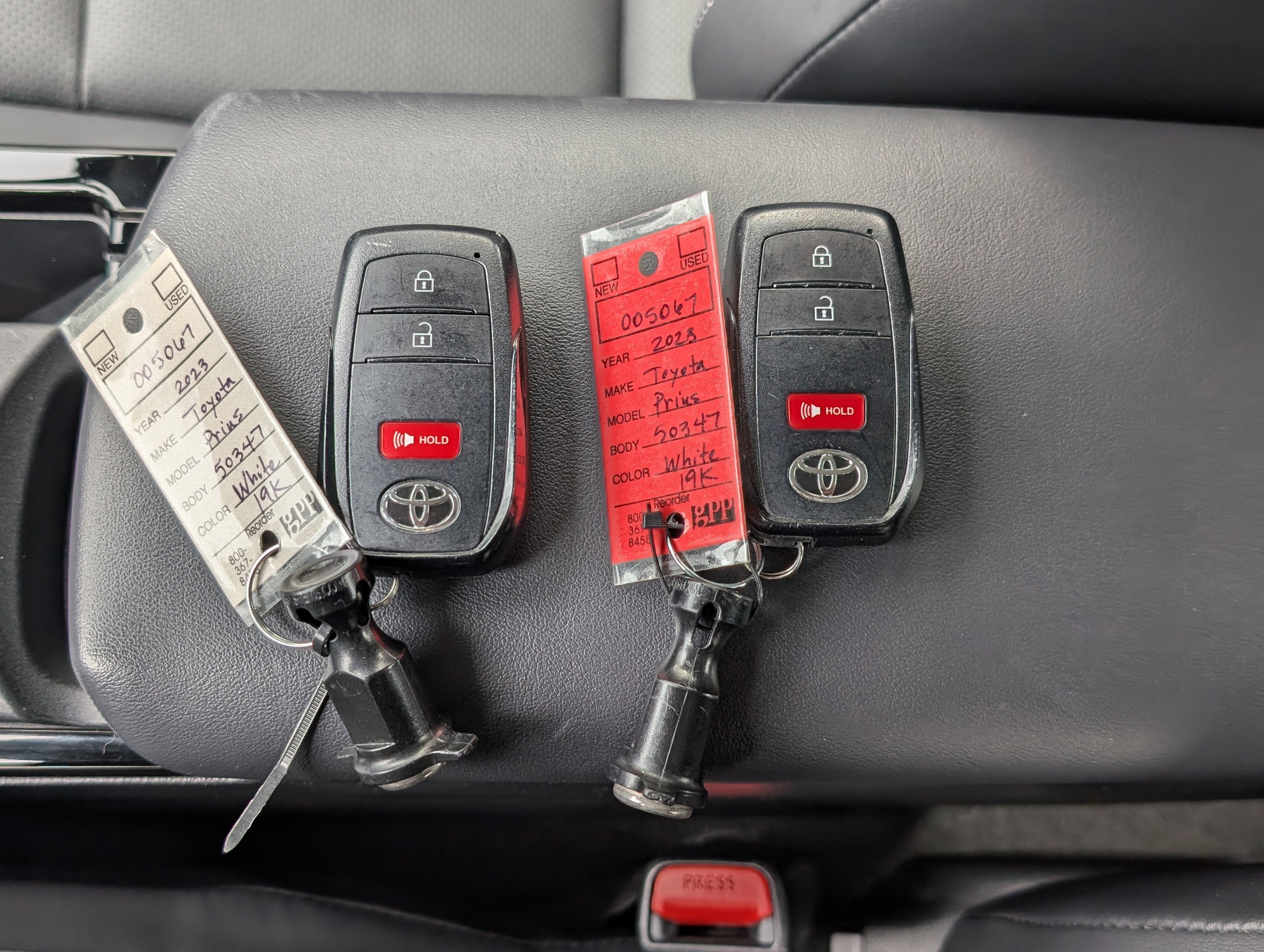 Used 2023 Toyota Prius XLE FWD image 36