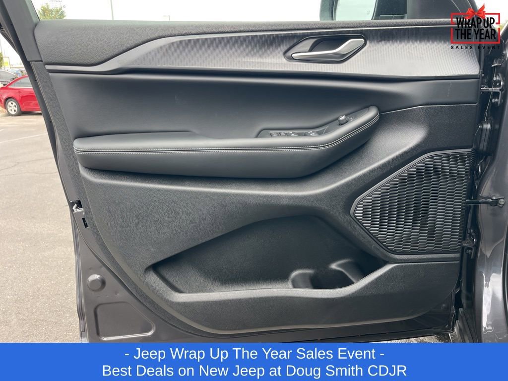 New 2025 Jeep Grand Cherokee L Laredo w/ Trailer Tow Package image 5