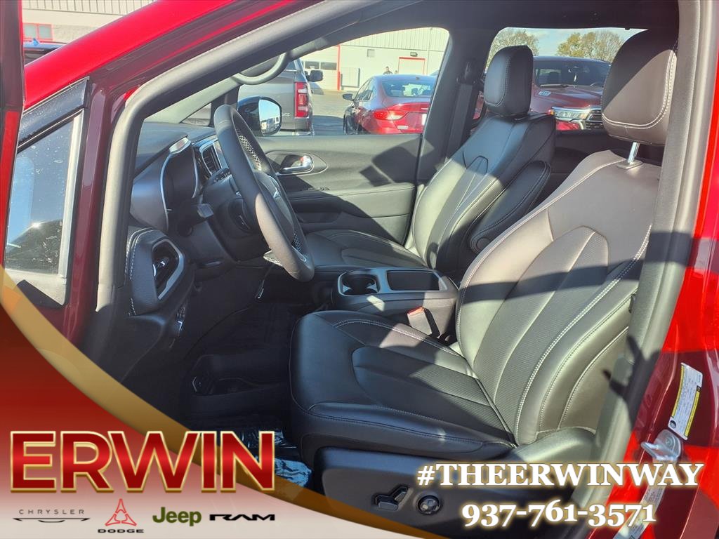 New 2026 Chrysler Pacifica Select image 7