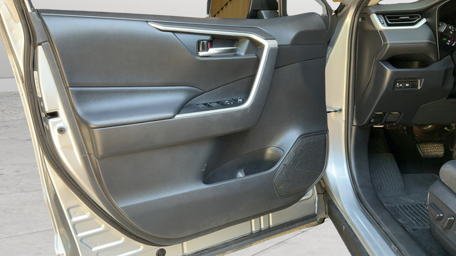 Used 2020 Toyota RAV4 XLE FWD image 18