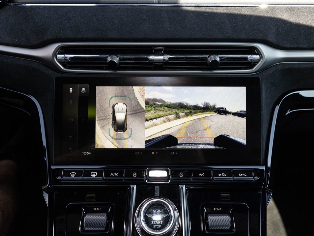 Used 2025 Aston Martin V8 Vantage Coupe image 39