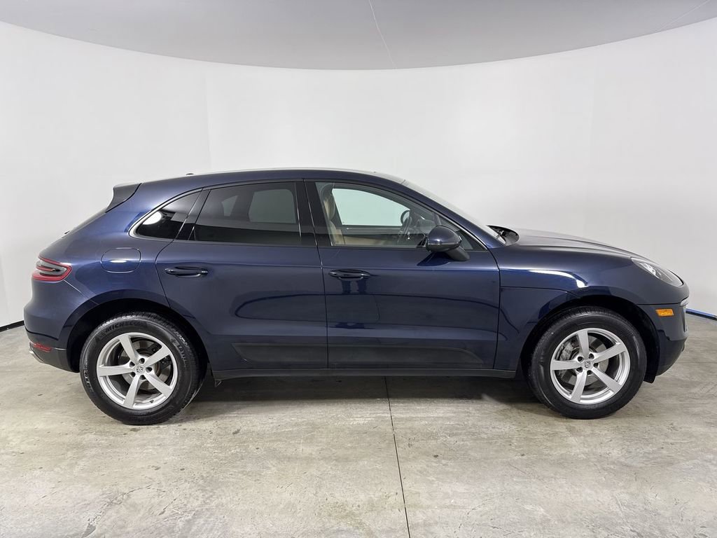 Certified 2018 Porsche Macan image 8