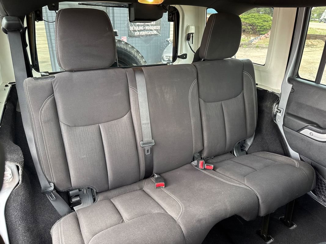 Used 2014 Jeep Wrangler Unlimited Sahara w/ Connectivity Group AWD/4WD image 16