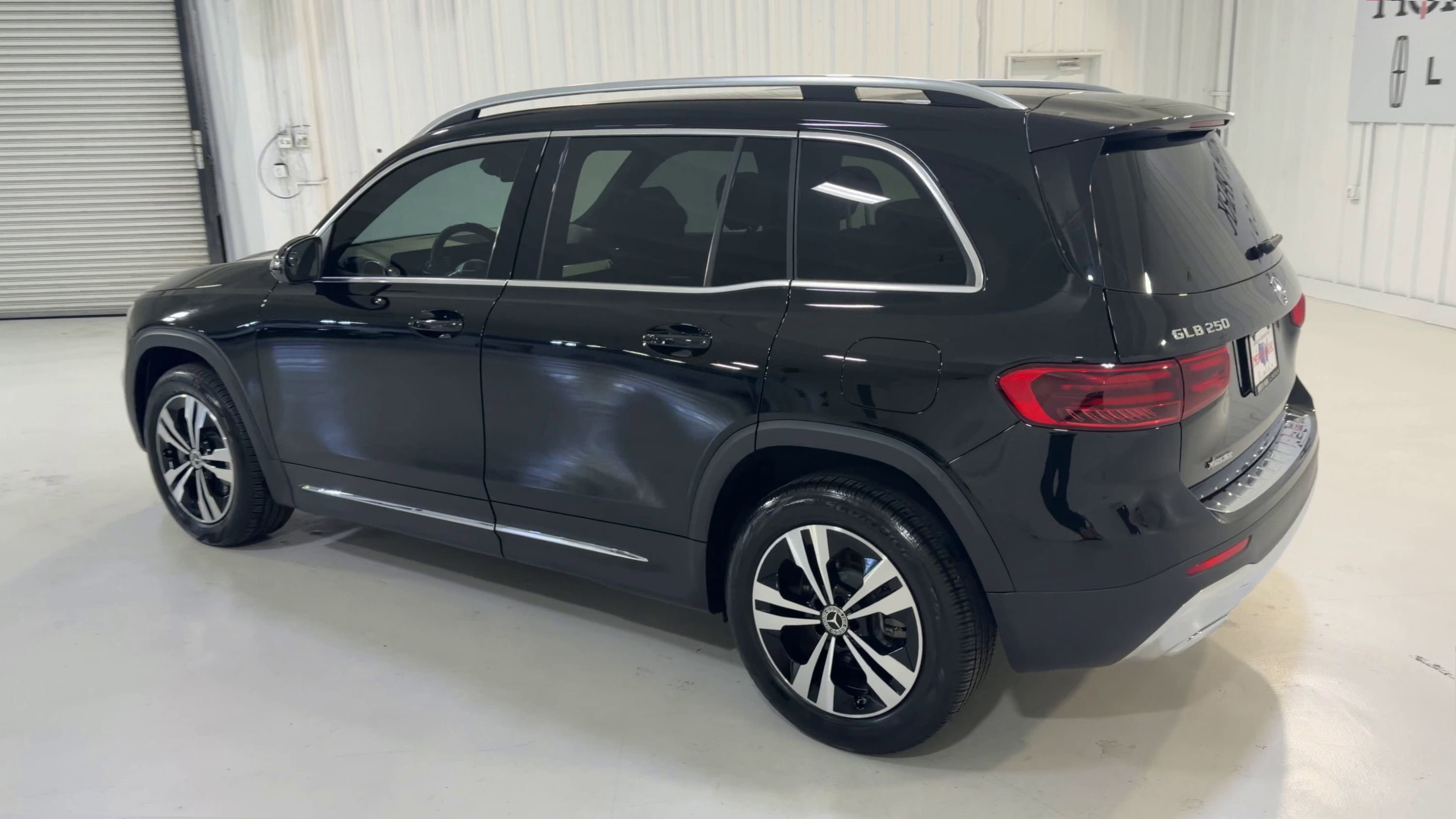 Used 2025 Mercedes-Benz GLB 250 image 7