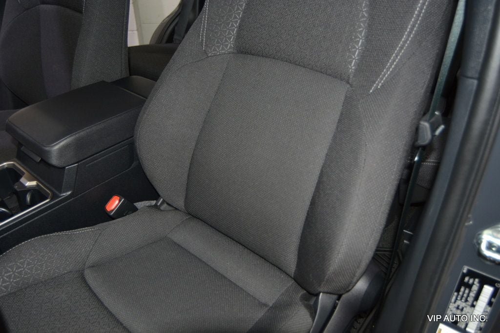Used 2025 Toyota 4Runner SR5 AWD/4WD image 19