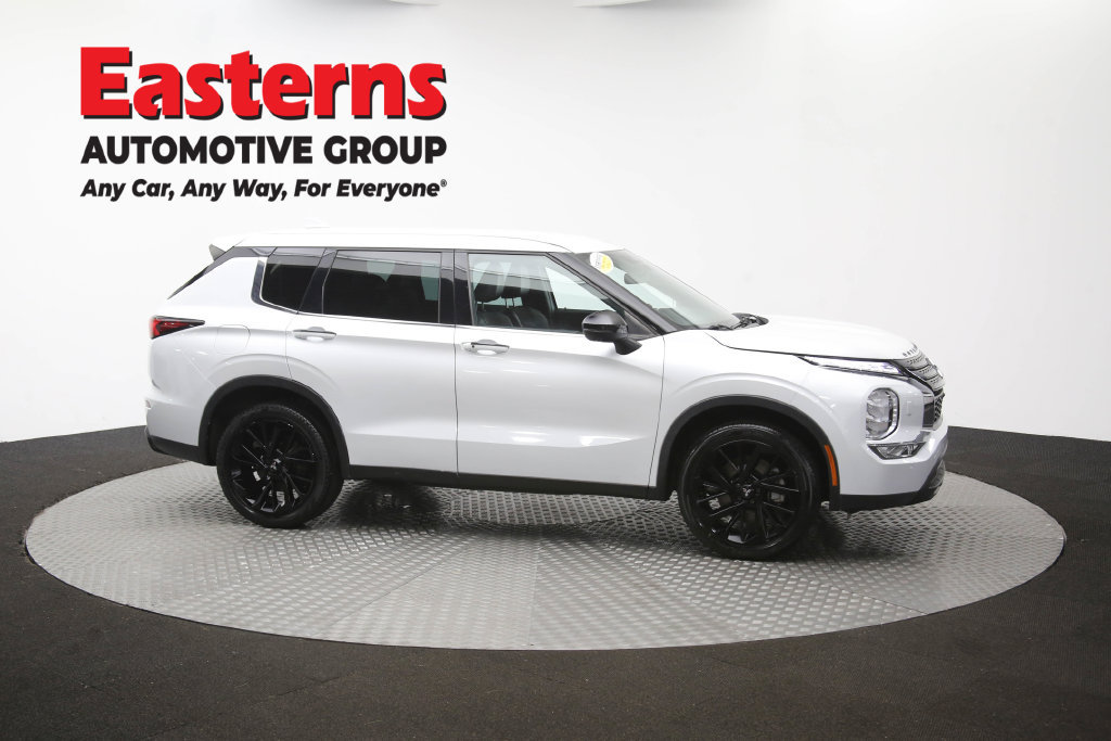 Used 2023 Mitsubishi Outlander SE Black Edition AWD/4WD image 49