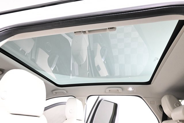 Used 2022 Land Rover Discovery Sport SE image 5