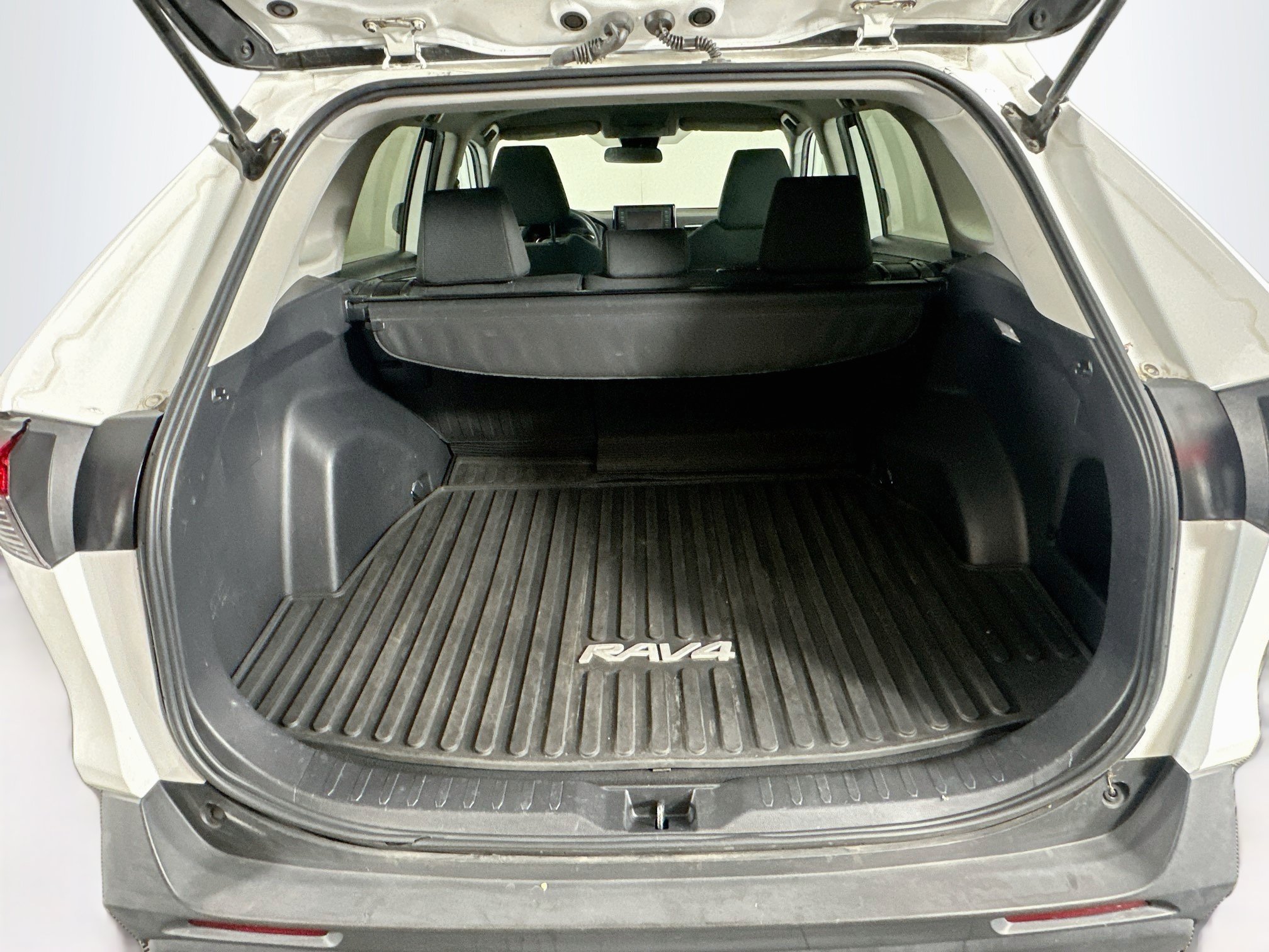 Used 2021 Toyota RAV4 LE FWD image 27