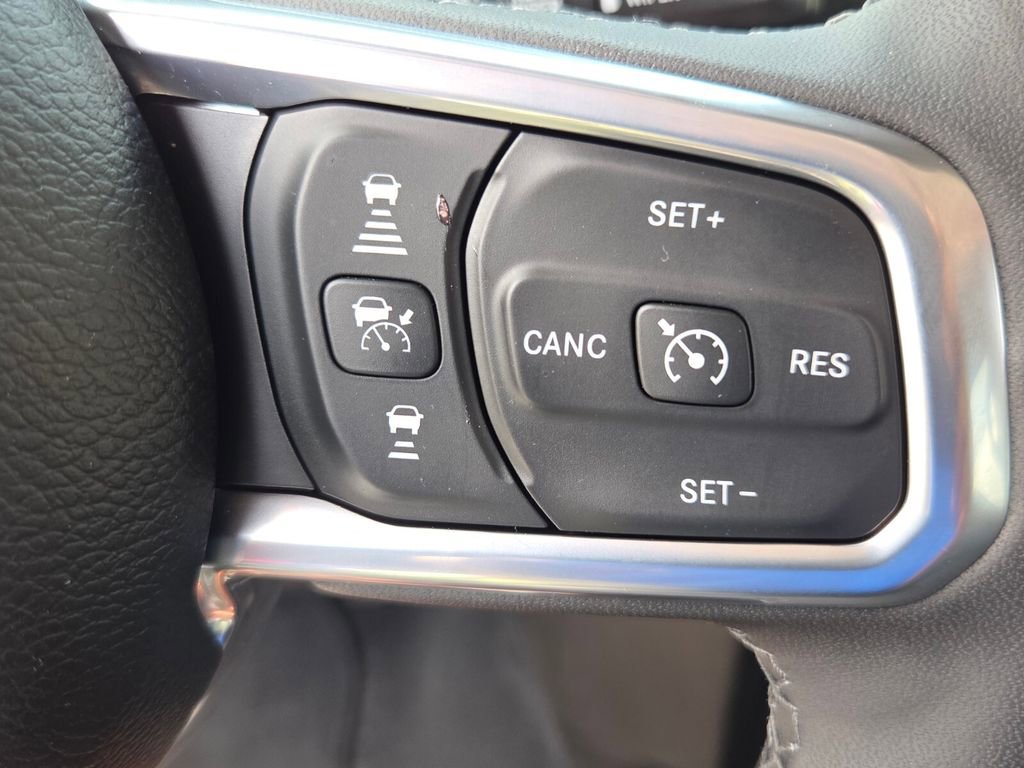 Used 2025 Jeep Wrangler Unlimited Sahara w/ Safety Group image 23