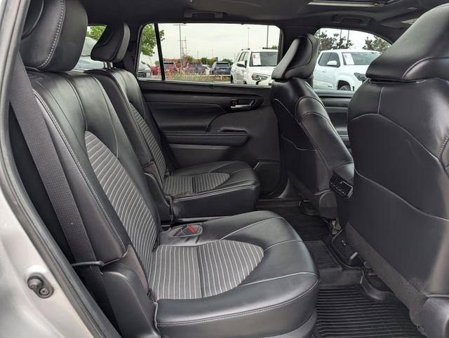 Used 2023 Toyota Highlander XSE image 32