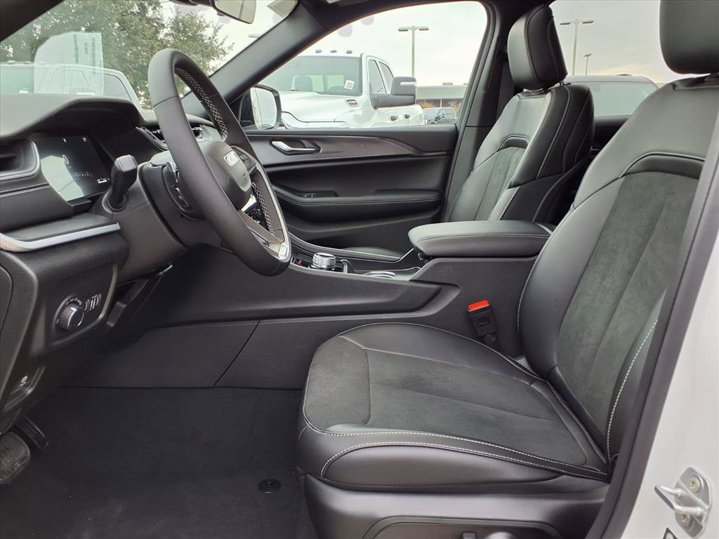 New 2025 Jeep Grand Cherokee L Altitude image 8