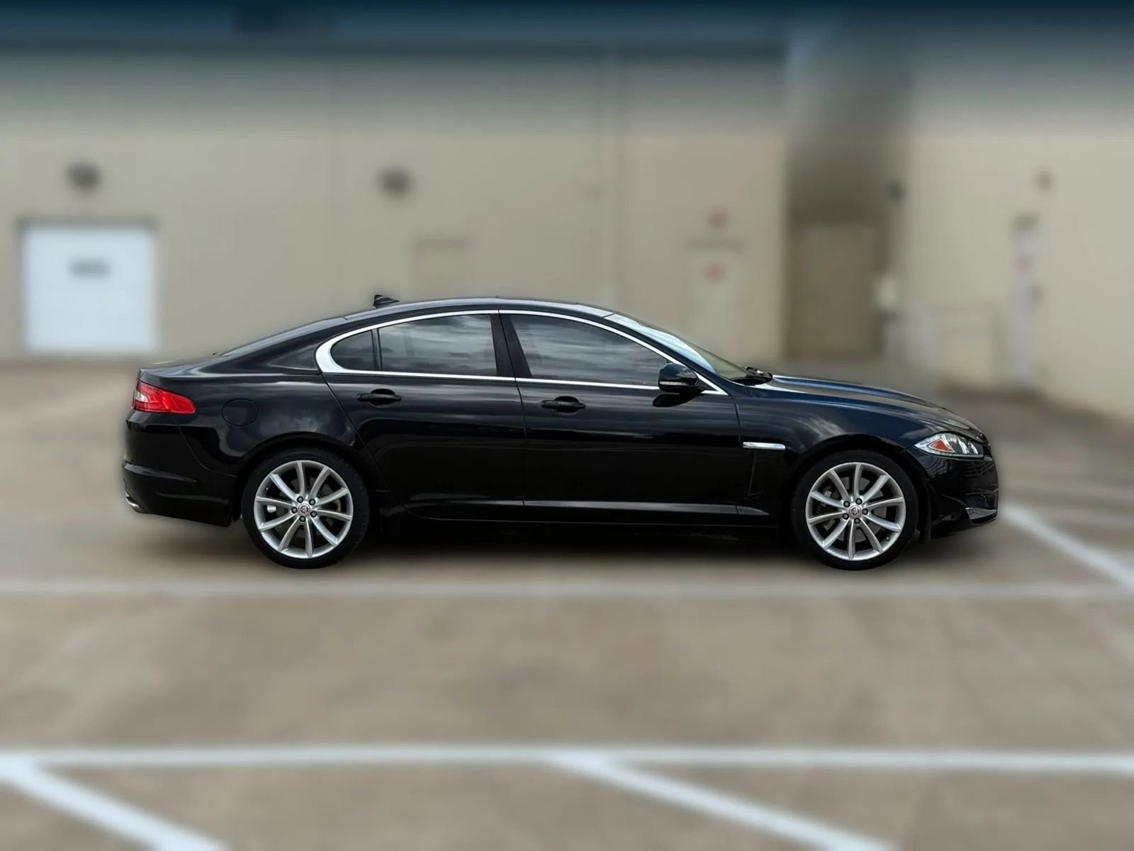 Used 2015 Jaguar XF Portfolio image 10
