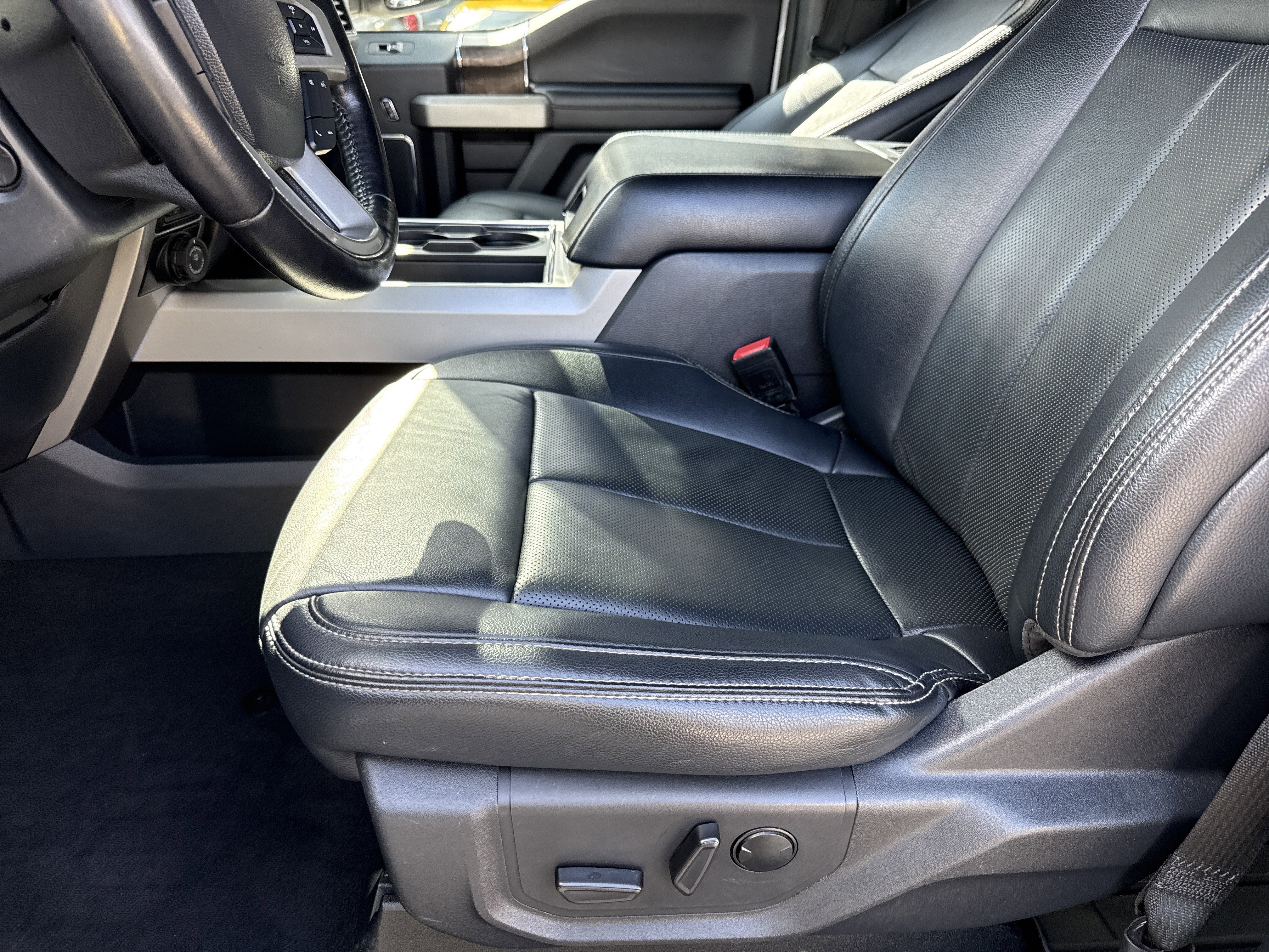 Used 2022 Ford F250 Lariat w/ Lariat Ultimate Package image 9