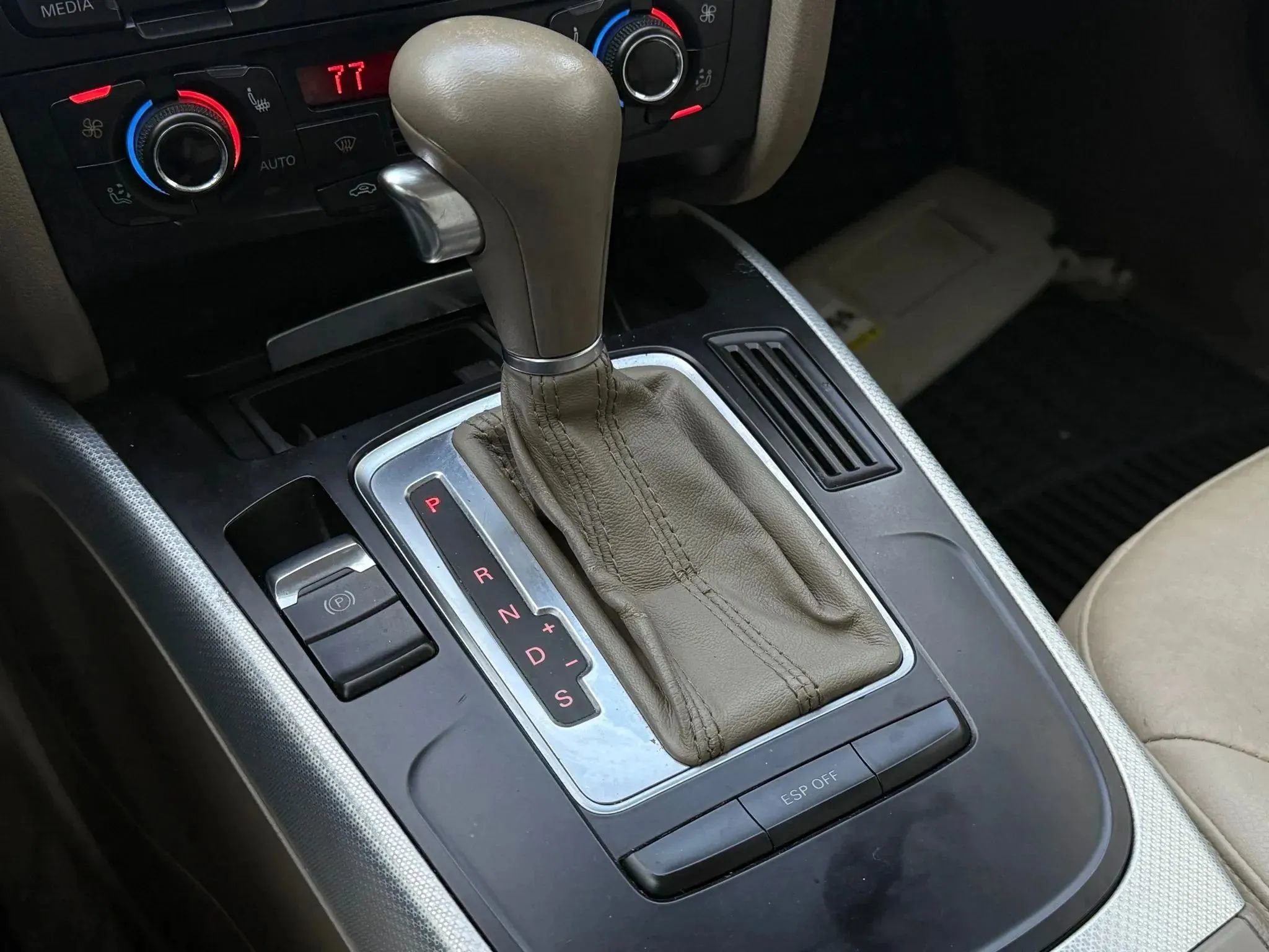 Used 2009 Audi A4 2.0T Premium Plus AWD/4WD image 27