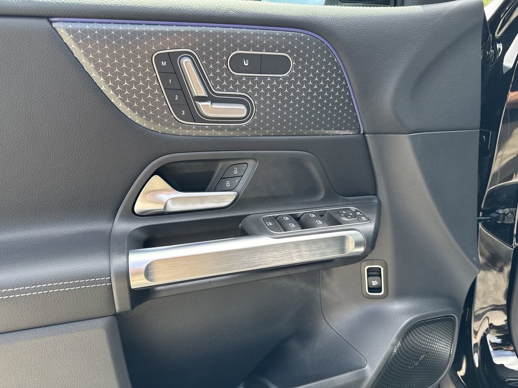New 2025 Mercedes-Benz GLB 250 4MATIC image 16