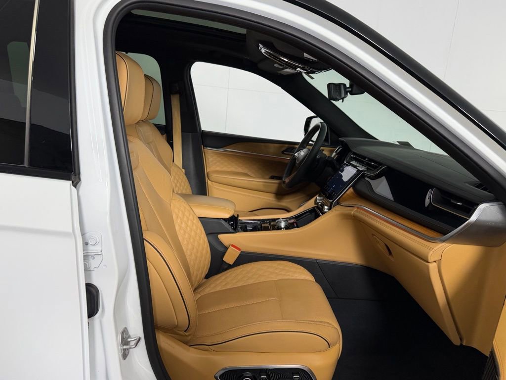 Used 2023 Jeep Grand Cherokee L Summit AWD/4WD image 29