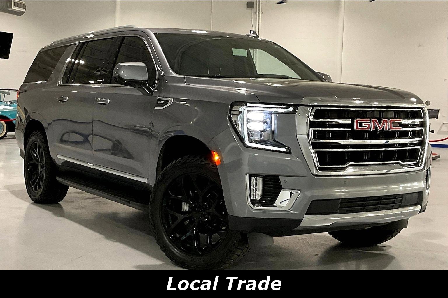 Used 2021 GMC Yukon XL SLT w/ SLT Premium Package image 2