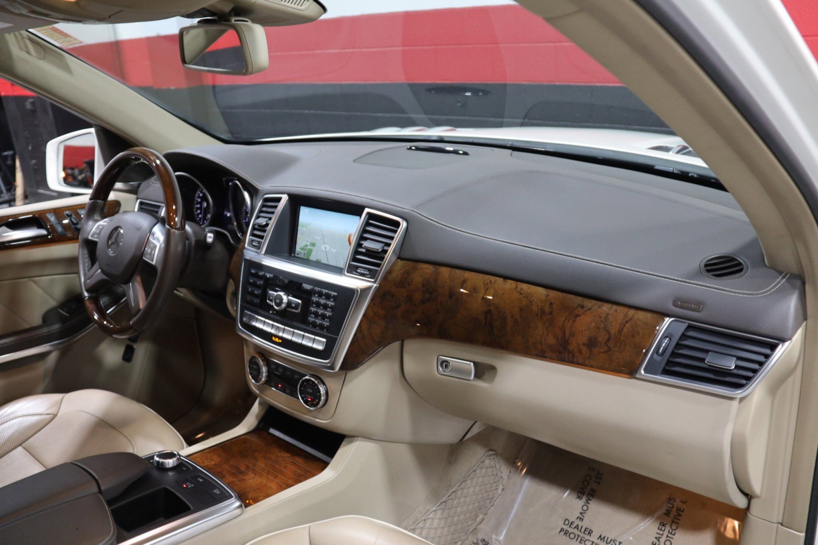 Used 2013 Mercedes-Benz GL 550 4MATIC AMG Sport 4dr Suv image 45