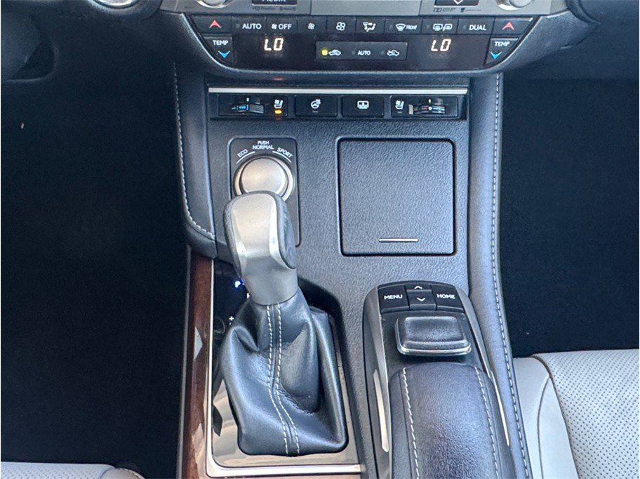 Used 2016 Lexus ES 300h w/ Luxury Package w/Wood Trim FWD image 12