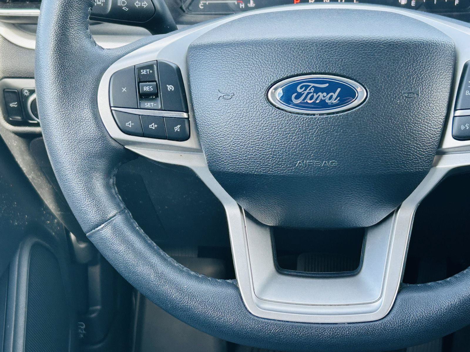 Used 2024 Ford Explorer XLT w/ Equipment Group 202A AWD/4WD image 15