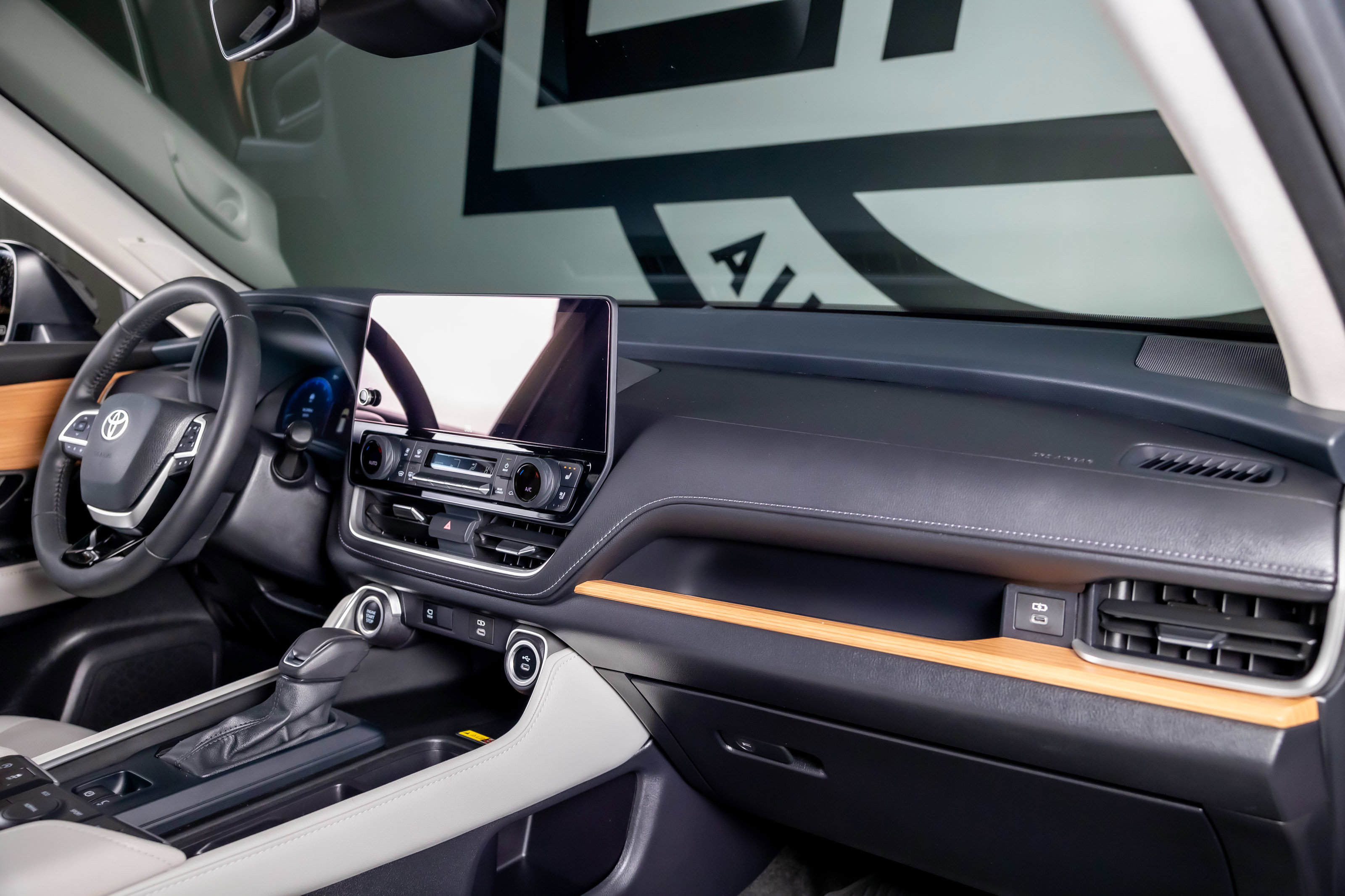 Used 2025 Toyota Grand Highlander FWD image 32