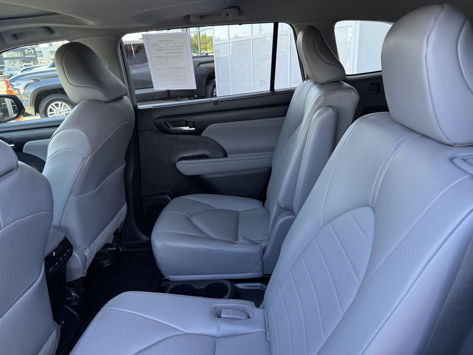 Used 2023 Toyota Highlander XLE AWD/4WD image 15