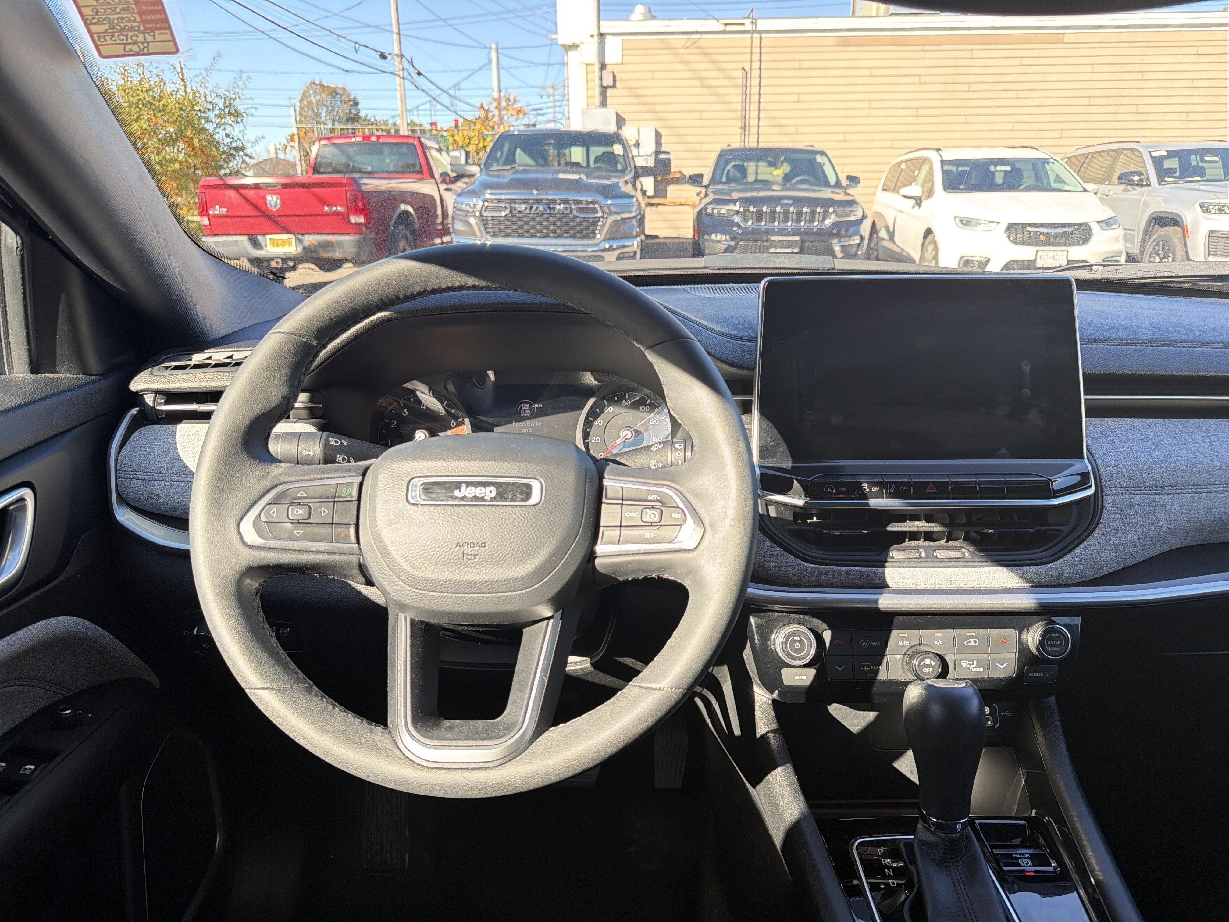Used 2023 Jeep Compass Latitude w/ Convenience Group AWD/4WD image 12