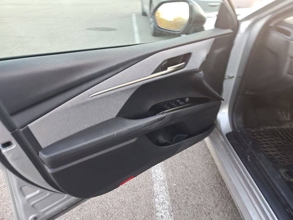 Used 2025 Toyota Camry LE FWD image 6