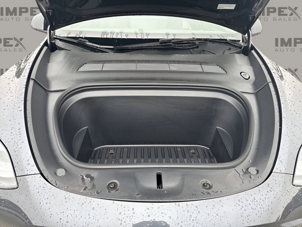 Used 2024 Tesla Model Y Long Range RWD image 33