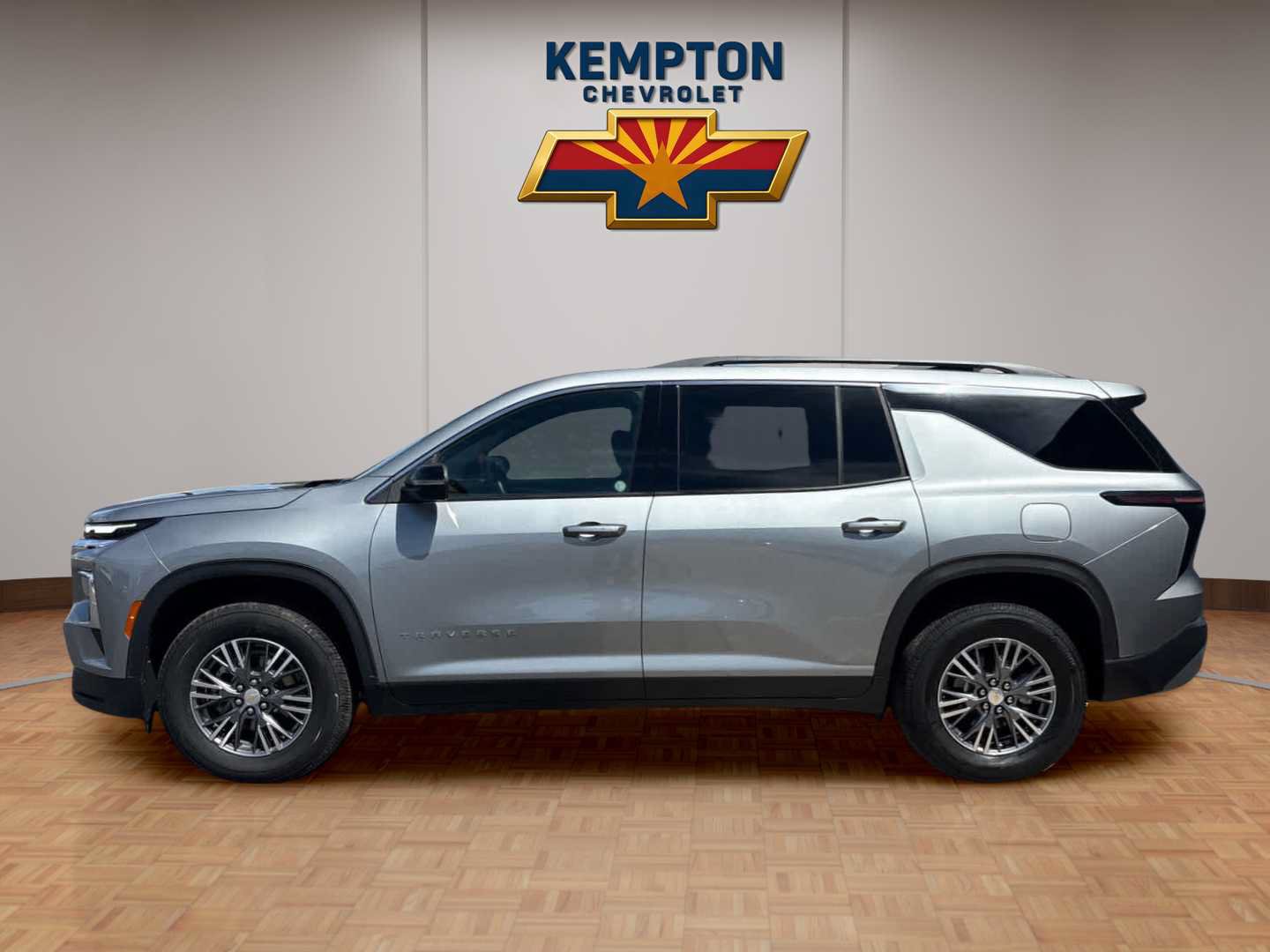 Used 2026 Chevrolet Traverse LT FWD image 3