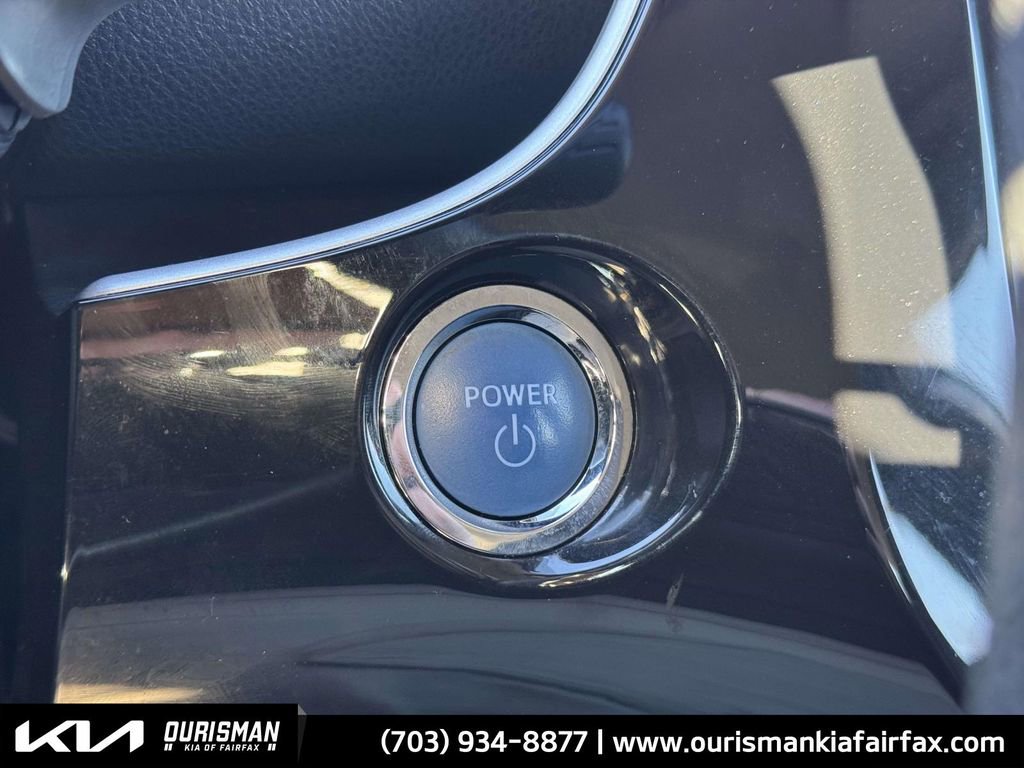 Used 2022 Toyota Prius LE image 27